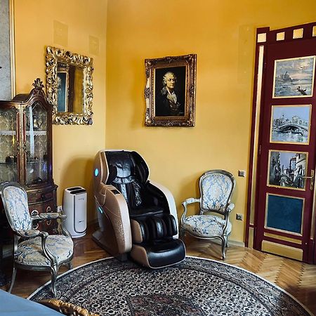 Classic Love Story In Old Cluj I Zewnętrze zdjęcie