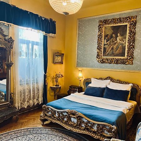 Classic Love Story In Old Cluj I Zewnętrze zdjęcie