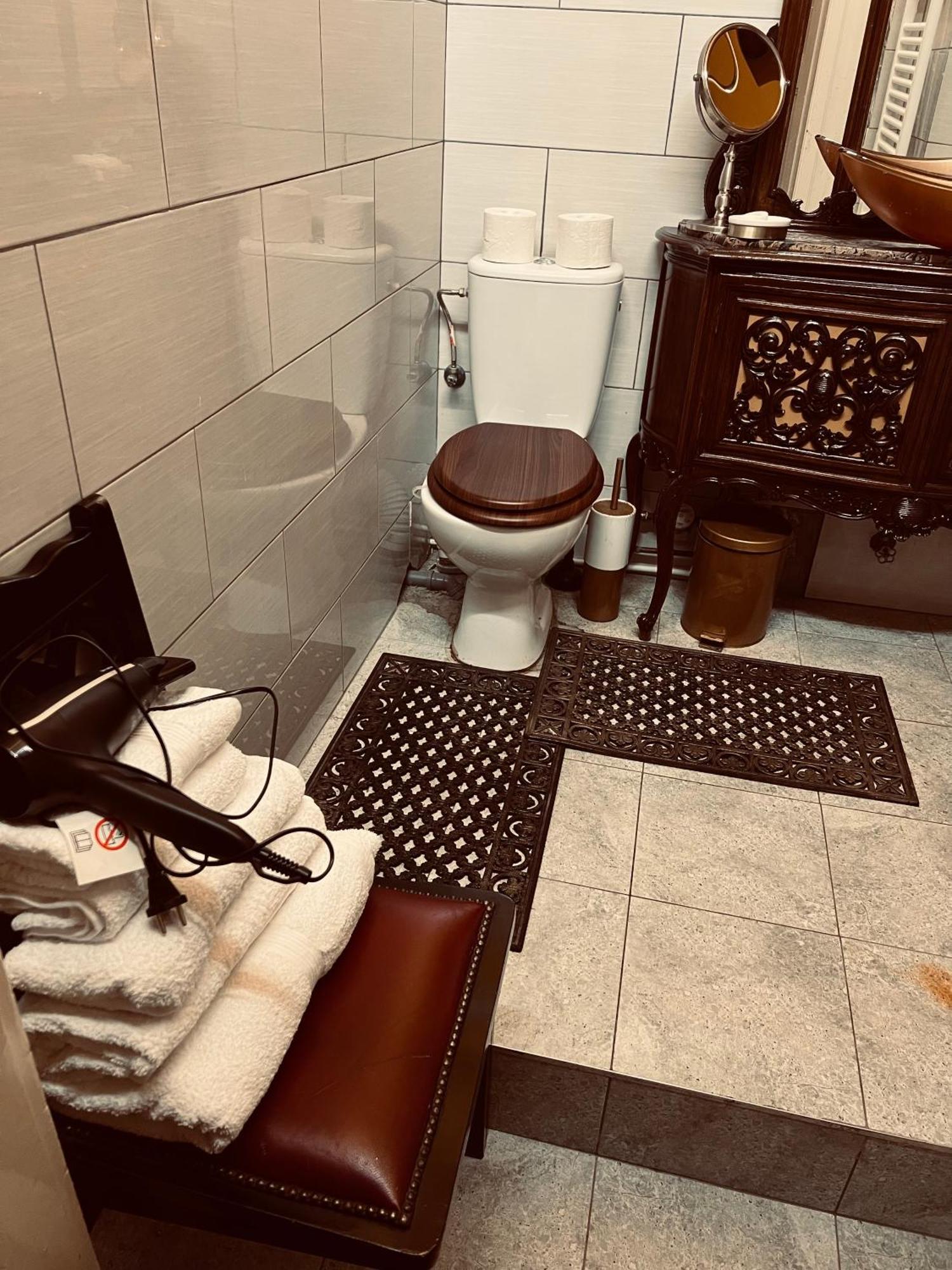 Classic Love Story In Old Cluj I Zewnętrze zdjęcie