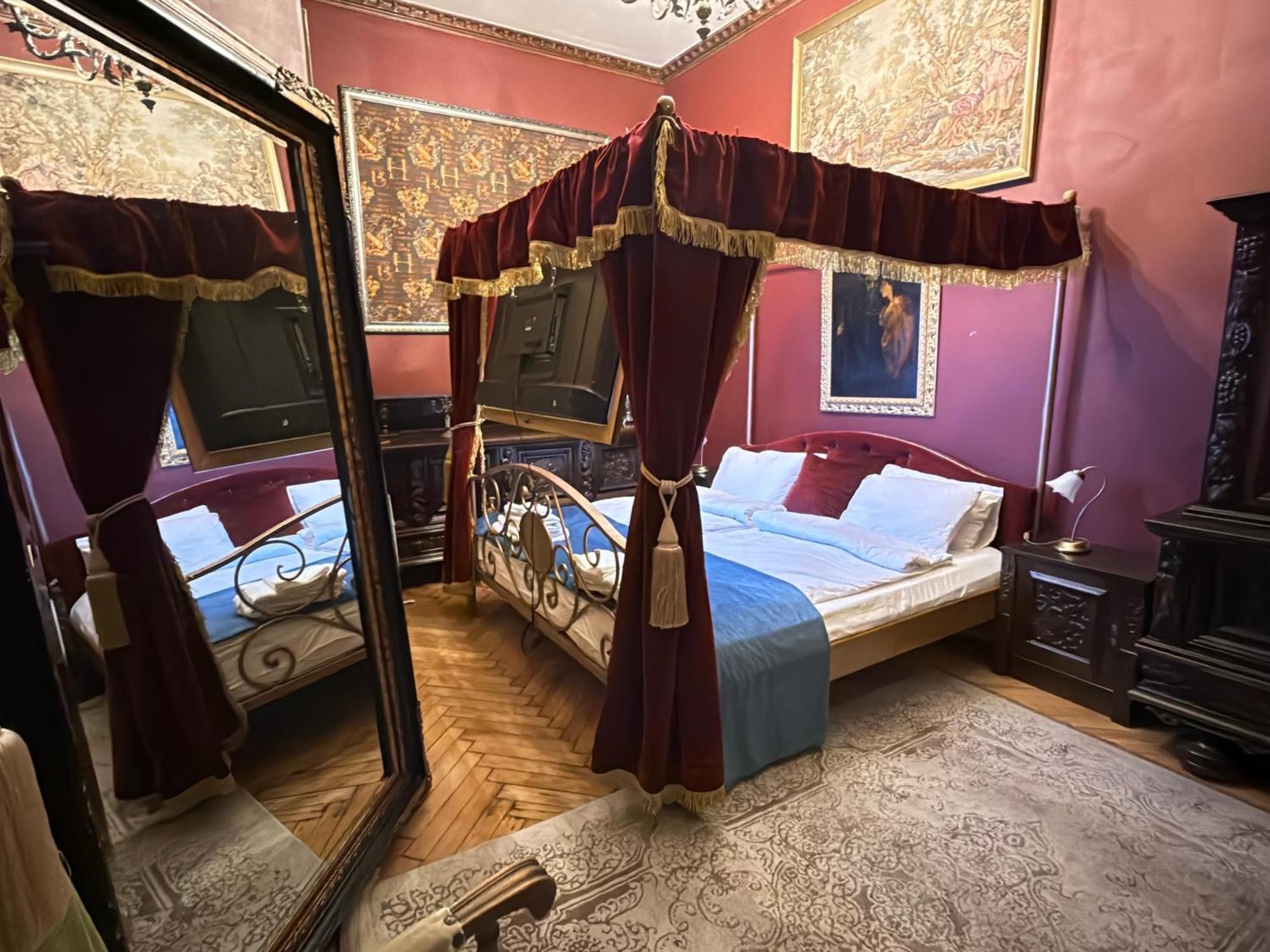Classic Love Story In Old Cluj I Zewnętrze zdjęcie