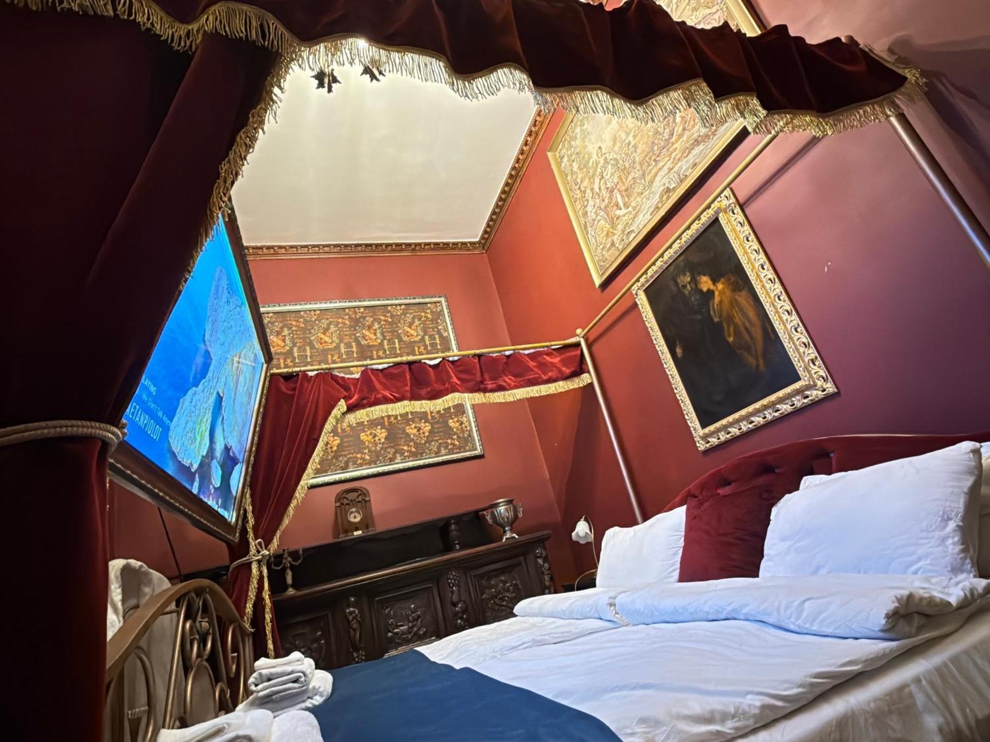 Classic Love Story In Old Cluj I Zewnętrze zdjęcie