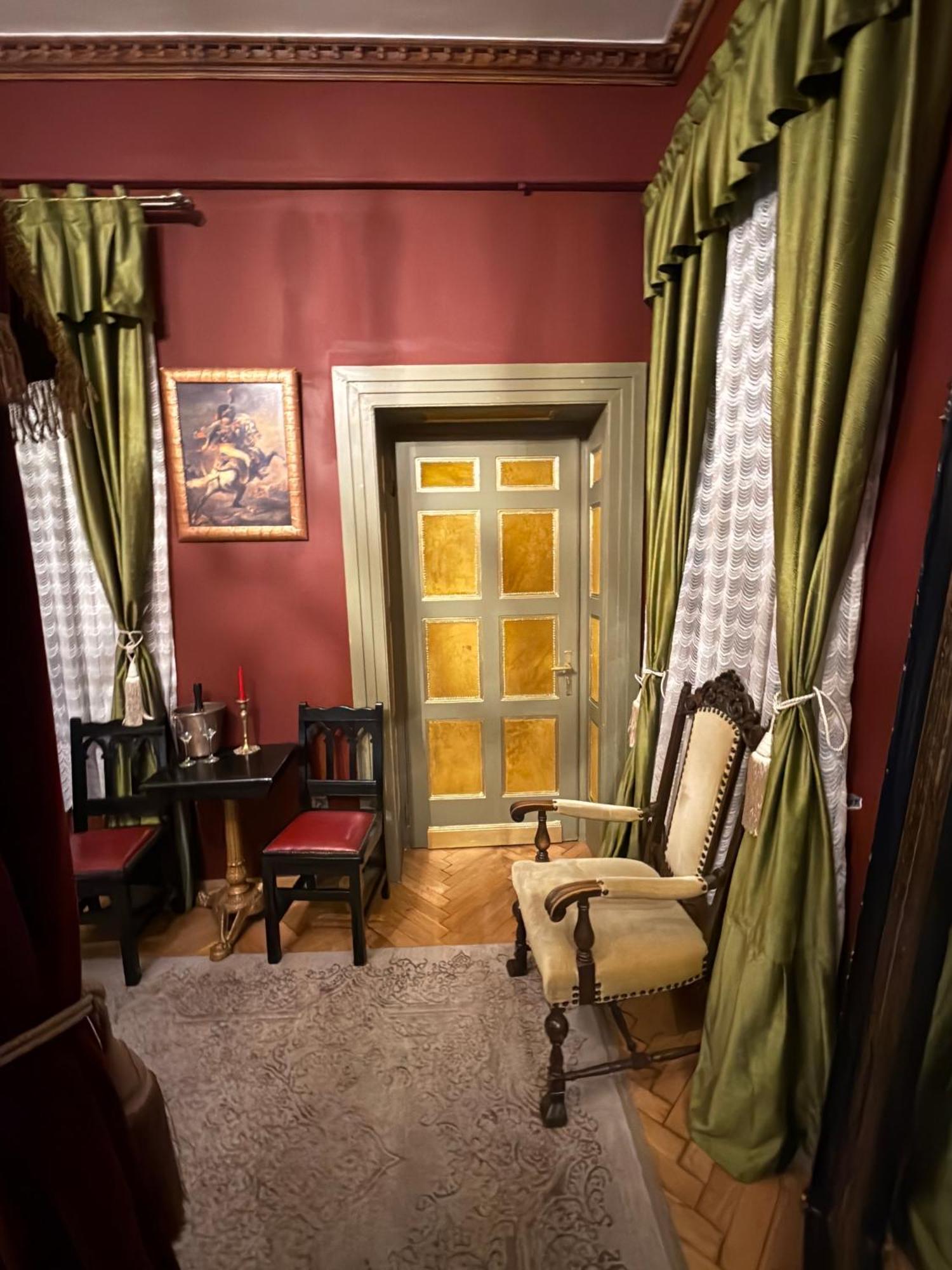 Classic Love Story In Old Cluj I Zewnętrze zdjęcie