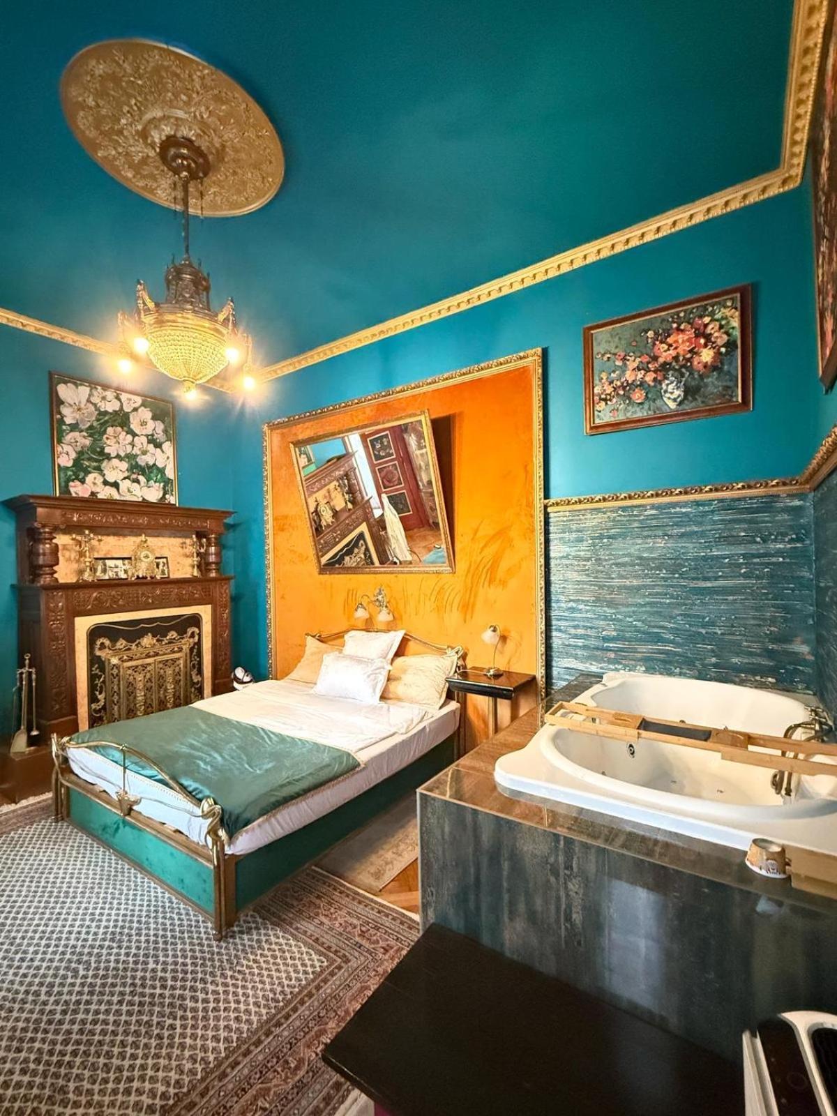 Classic Love Story In Old Cluj I Zewnętrze zdjęcie